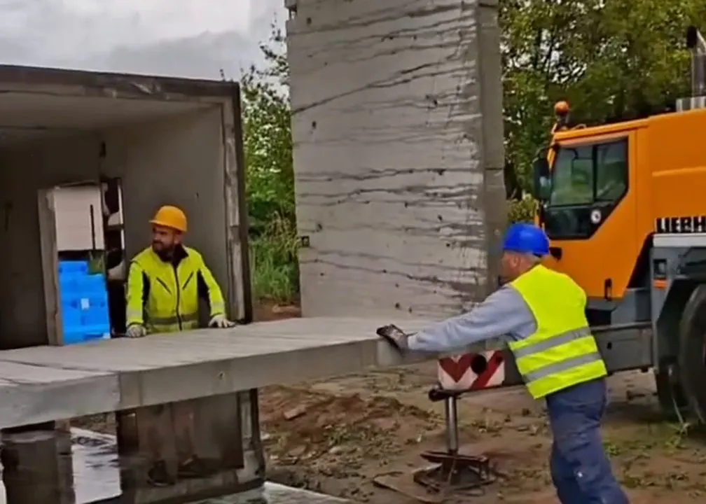 Room modules being assembled in Nyíregyháza, May 2026
